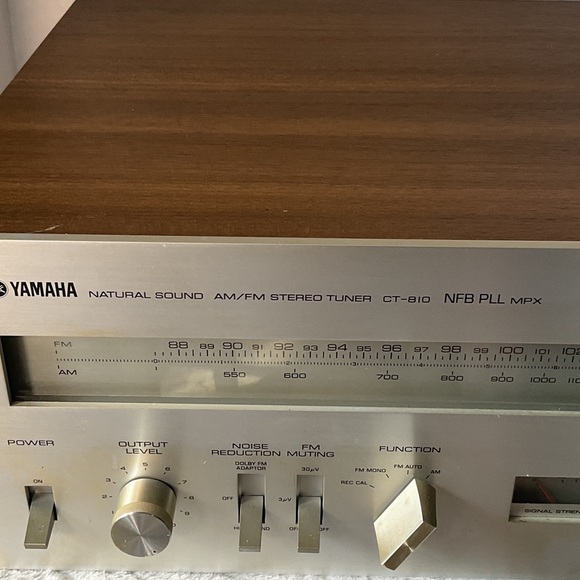 Yamaha Silver and Brown AM/FM Stereo Tuner CT-810 vintage - Picture 7 of 8